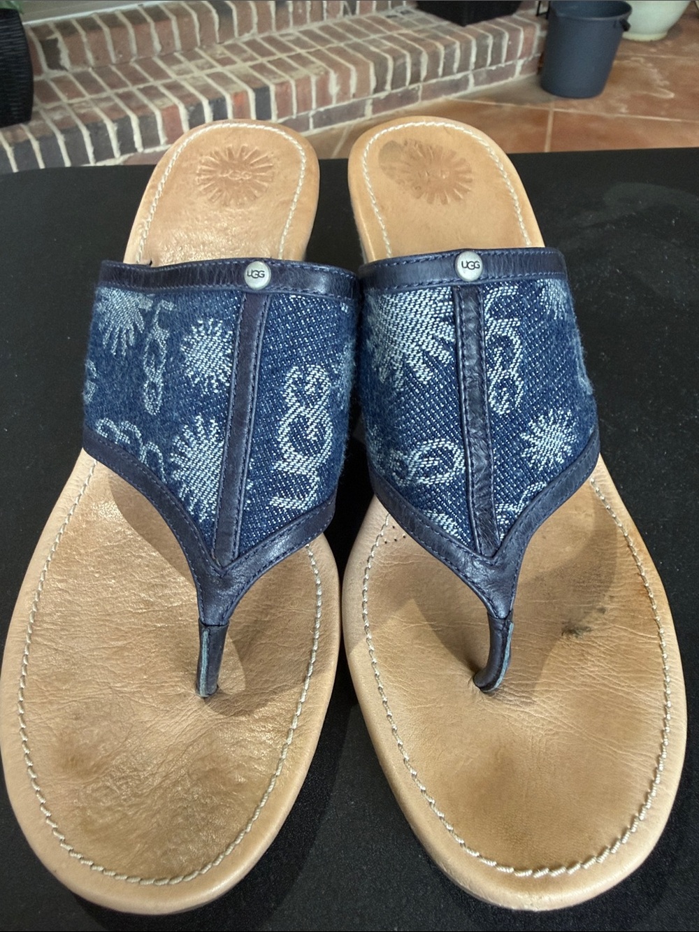 UGG Women's Navy Denim Patterned Thong Sandals with Tan Footbed